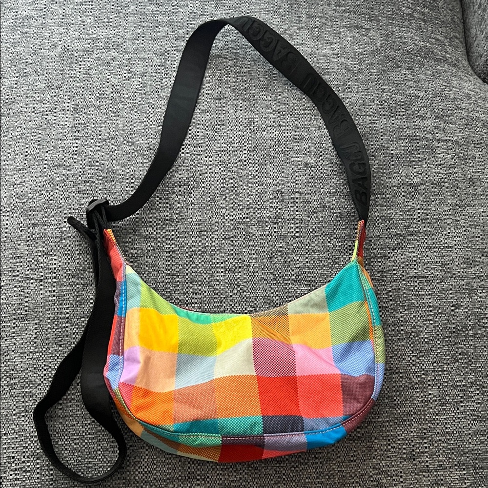 (EUC) BAGGU Small Crescent Bag (Madras - UO Exclusive)